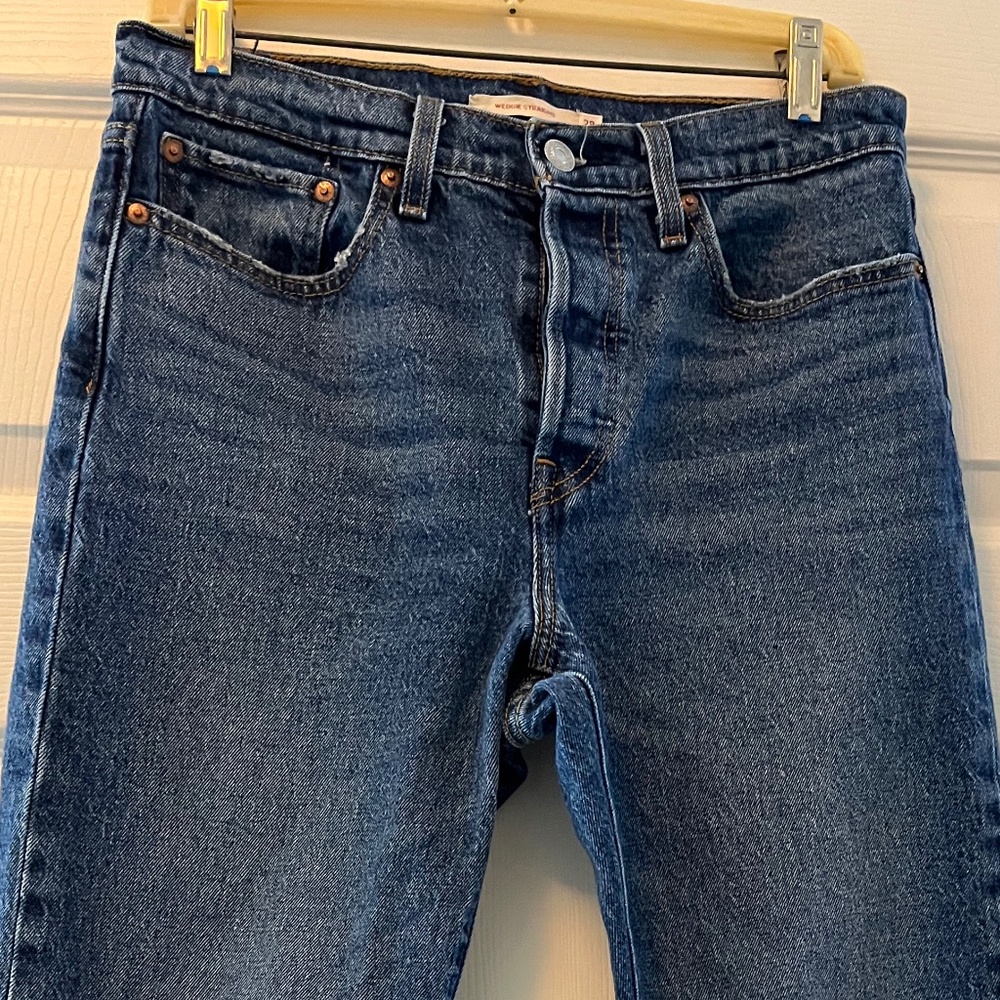 Levi’s Wedgie Straight 28w 26L, Unstoppable Wear is the wash.